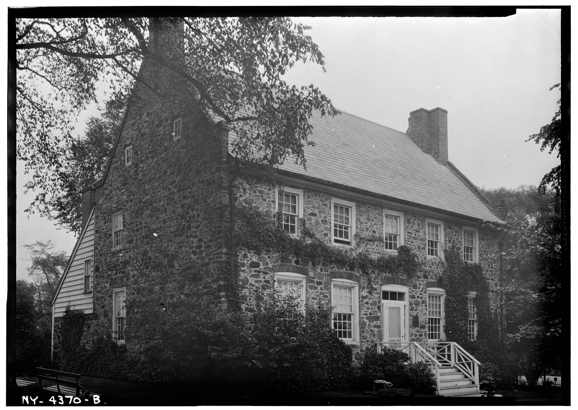 Historic HABS photograph of Conference House.
