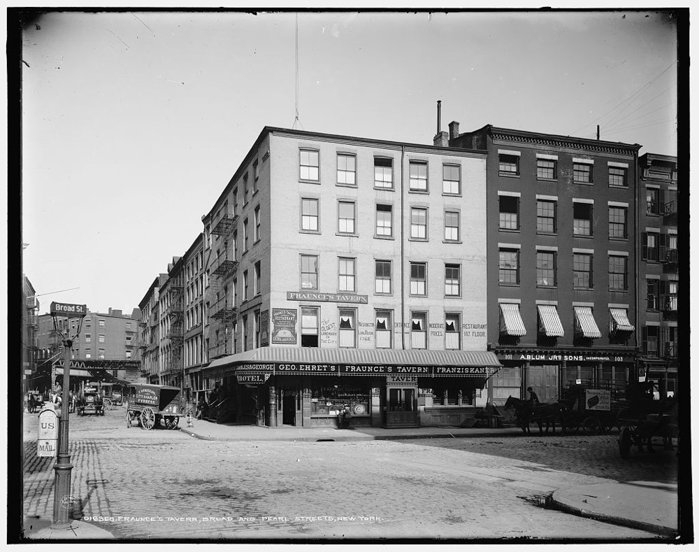 Fraunces Tavern at Broad and Pearl Streets, photographed between 1900 and 1906