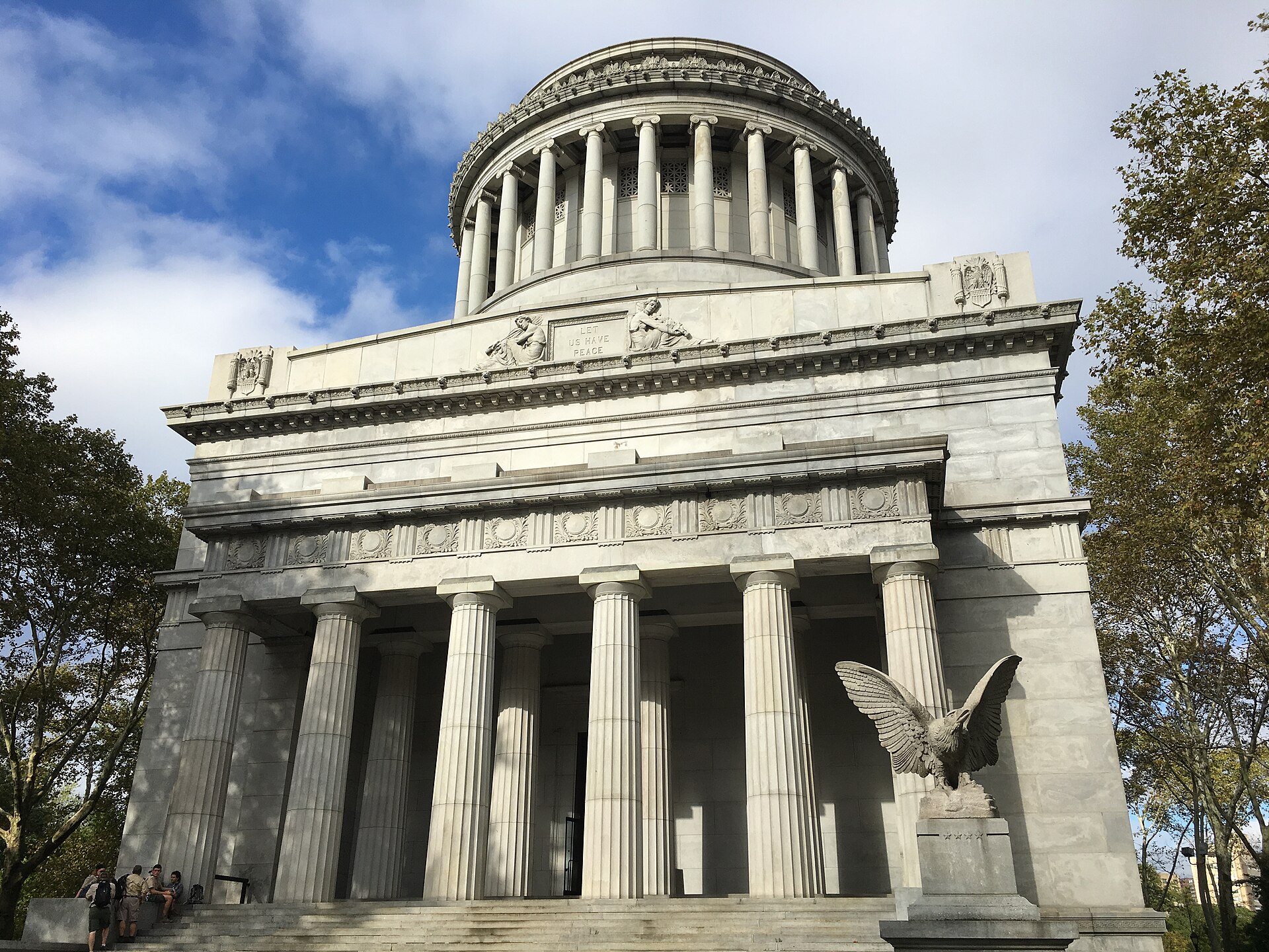 The white granite exterior of the General Grant National Memorial on Riverside Drive