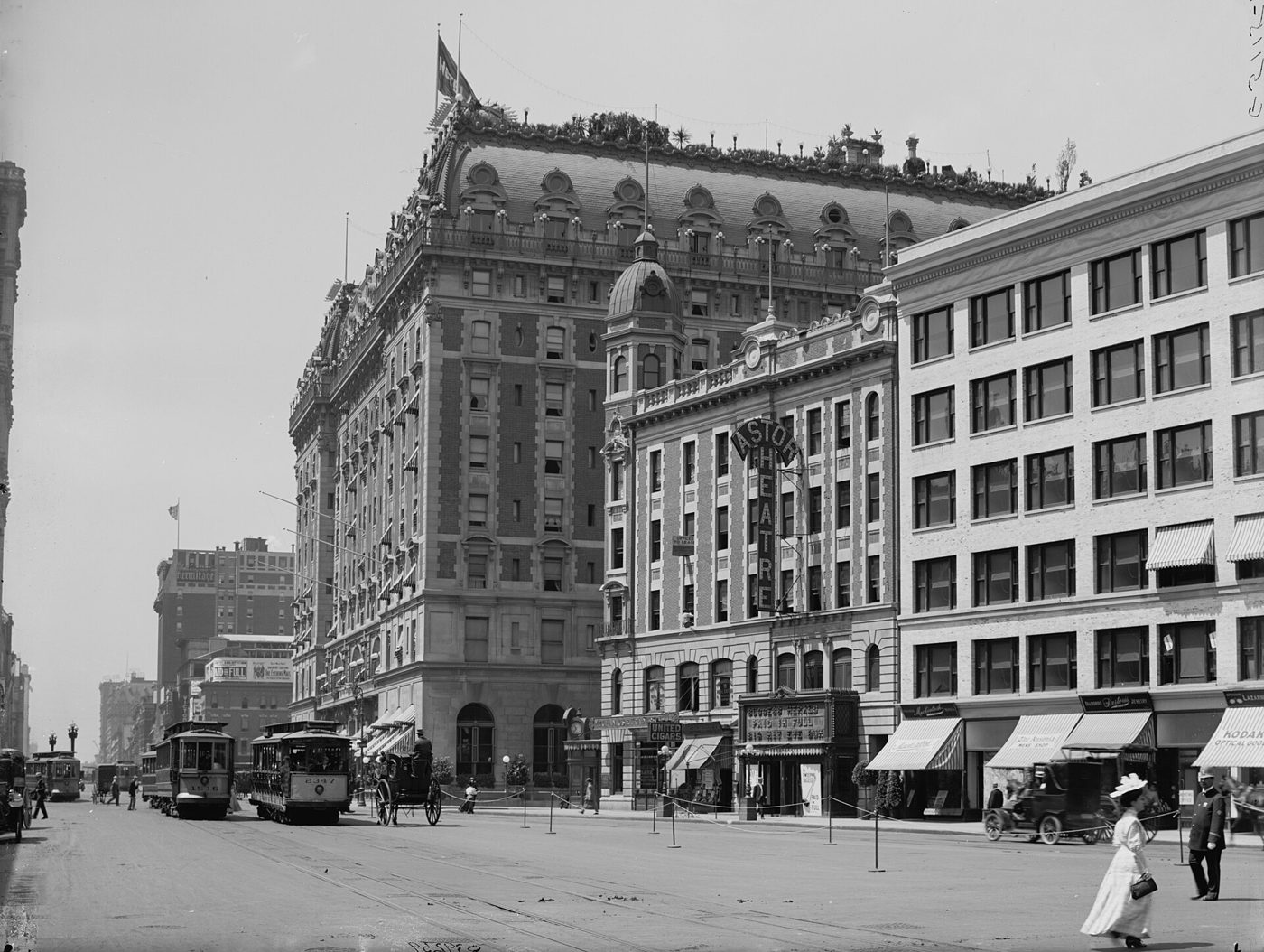 Hotel Astor and the Astor Theatre at Broadway and 45th Street in Manhattan in 1908