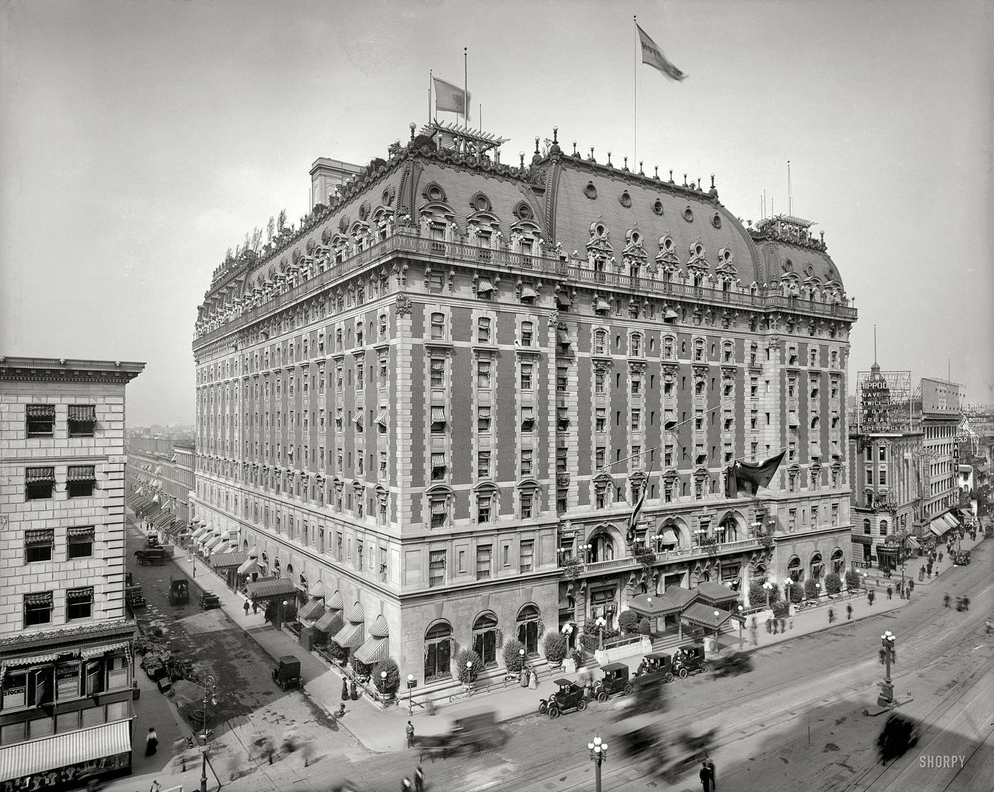Hotel Astor on Times Square in Manhattan in 1909