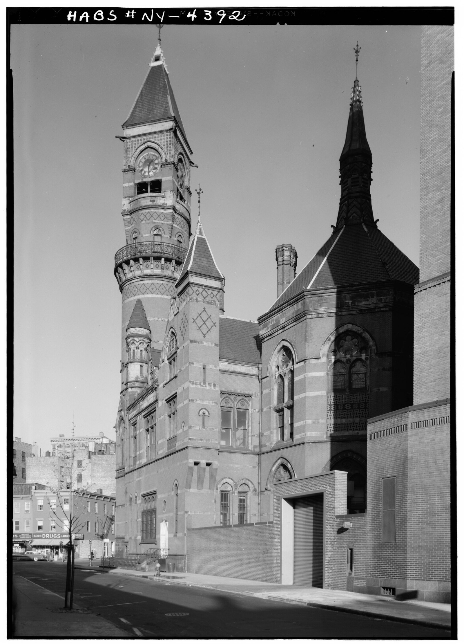The courthouse in 1960, before its restoration.